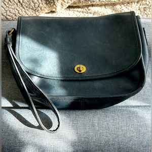 Vintage Coach City Bag Turn lock Clutch. 9790